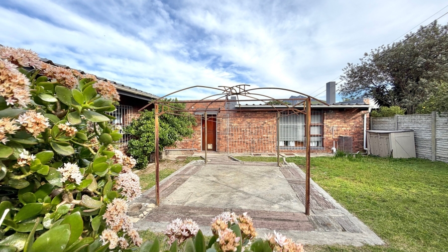 3 Bedroom Property for Sale in Palmiet Western Cape